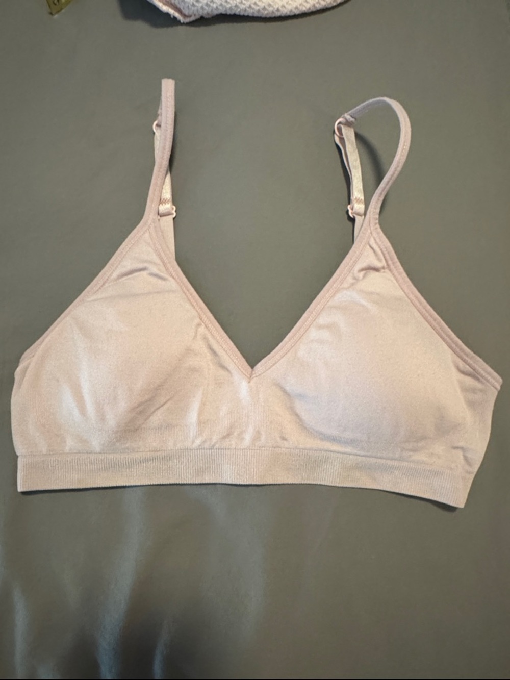 Lightweight Wireless V-Neck Bralette - Soft Pink